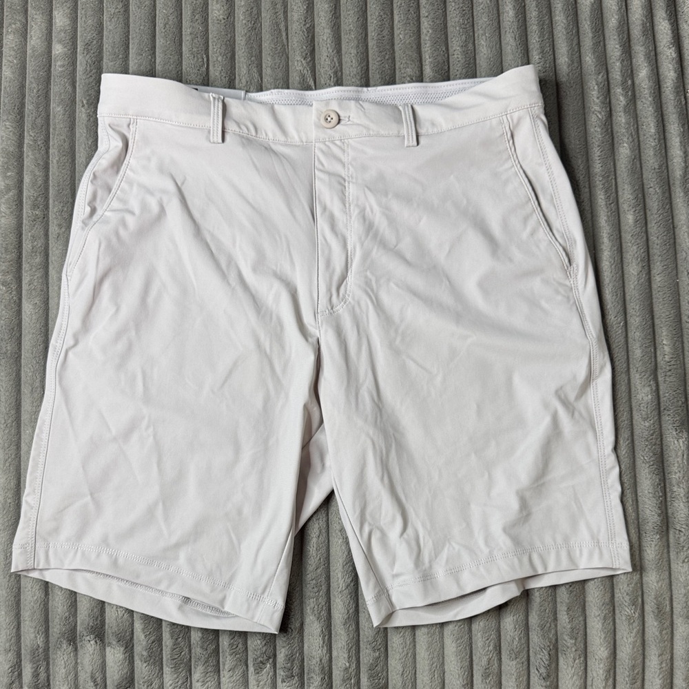 NWT Greg Norman light gray shorts size 32